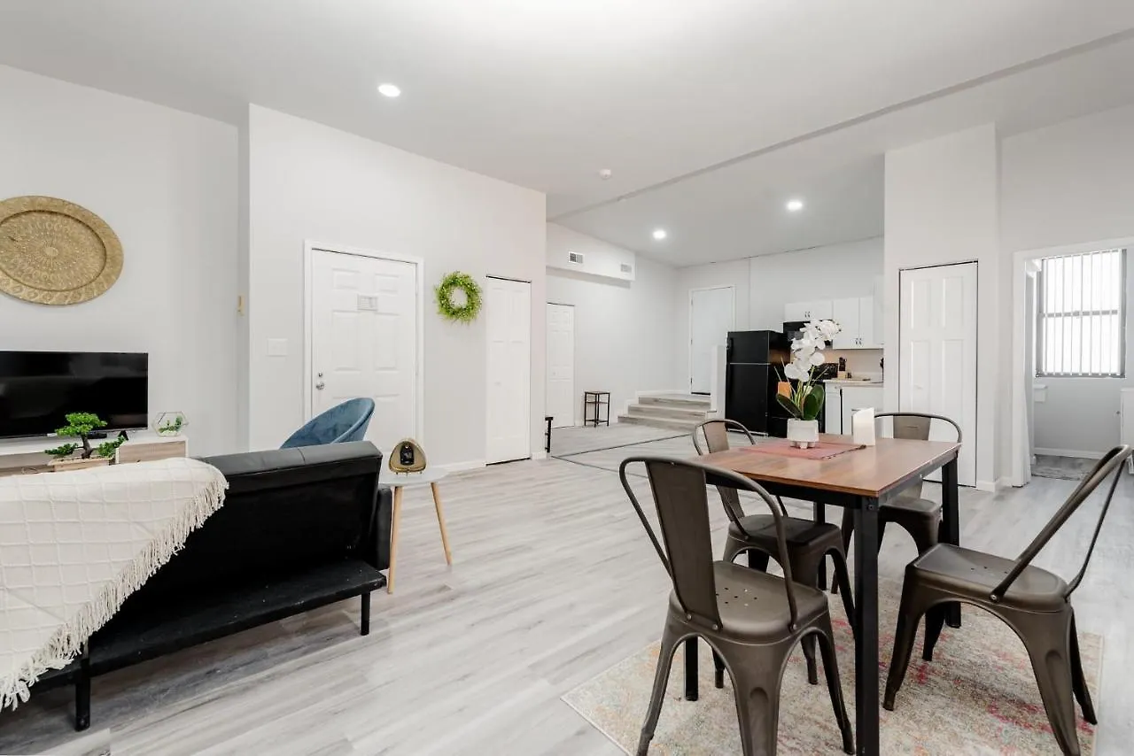 2Br Park Ave Townhome With Parking Cozysuites Saint Louis United States