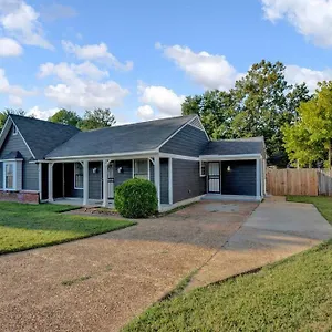 Glamorous 3br 2ba House W/ Large Fenced Backyard Memphis